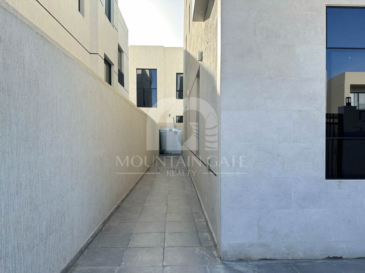 Hot Deal | Prime Location | Privacy & Space 6BR Al Zahya Mountain Gate