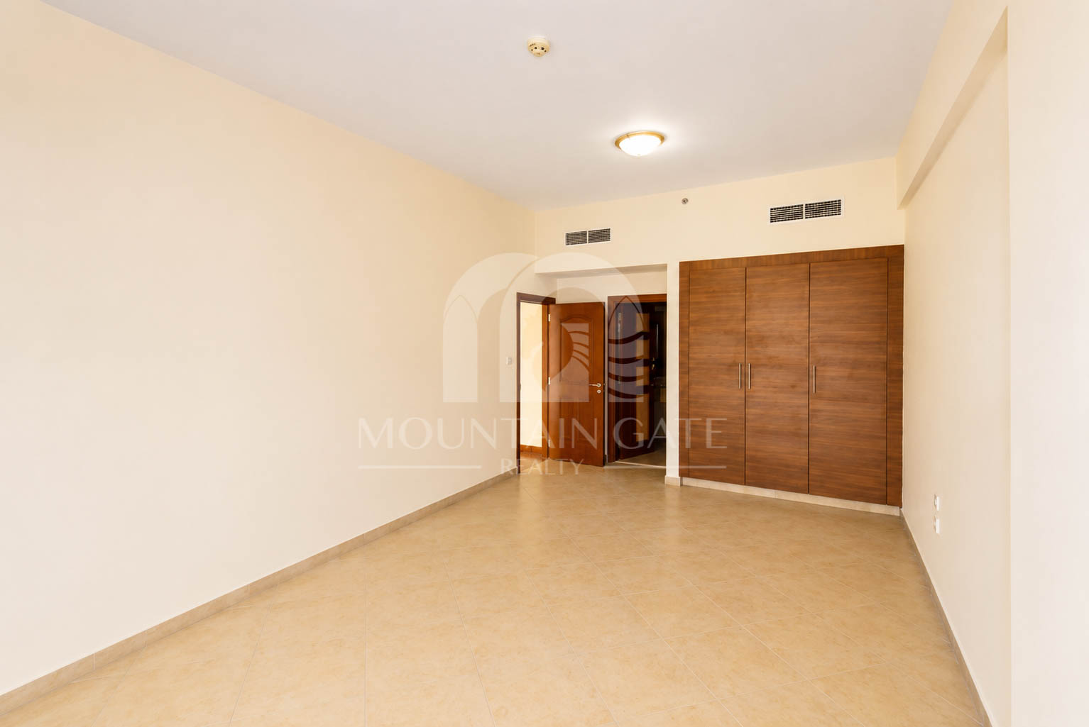 Vacant | Ideal for End User | Spacious Layout 1BR Dubai Land Mountain Gate