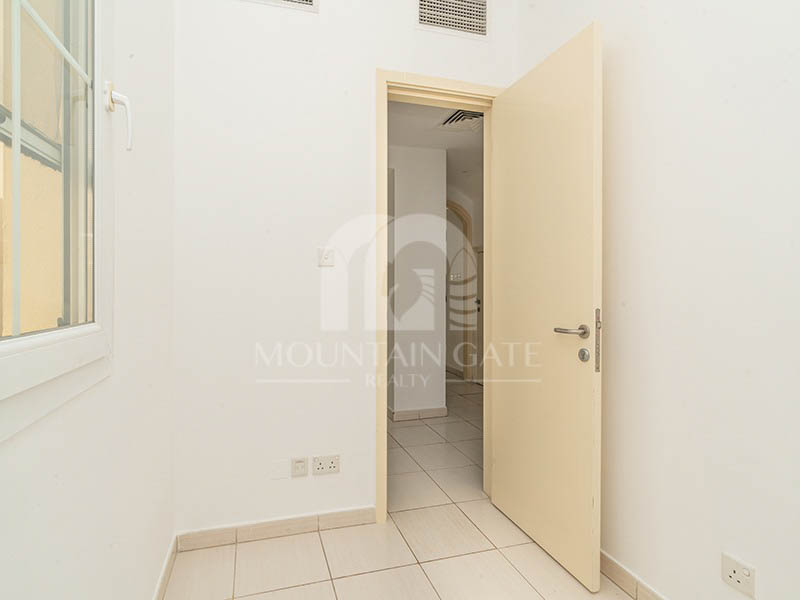 Hot Deal | Single Row | Pleasant 2BR Mountain Gate
