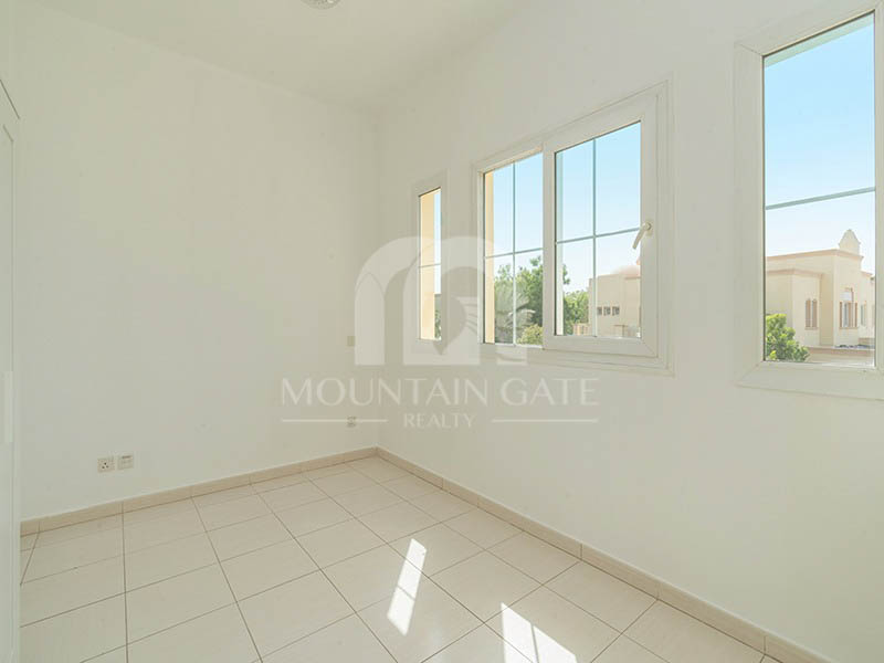 Hot Deal | Single Row | Pleasant 2BR Mountain Gate