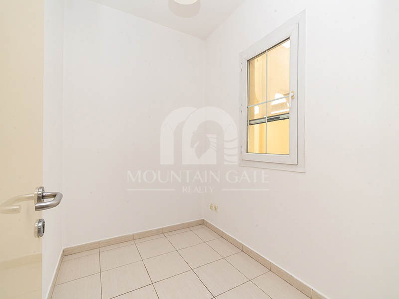 Hot Deal | Single Row | Pleasant 2BR Mountain Gate