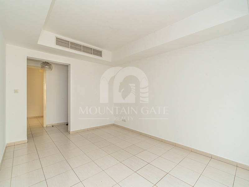 Hot Deal | Single Row | Pleasant 2BR Mountain Gate