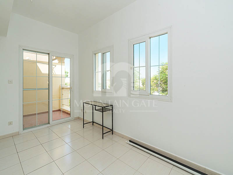 Hot Deal | Single Row | Pleasant 2BR Mountain Gate