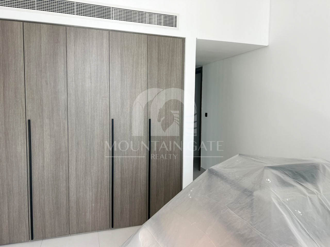Vacant Fully Furnished Curved Balcony | Sea View 3BR Palm Jumeirah Mountain Gate