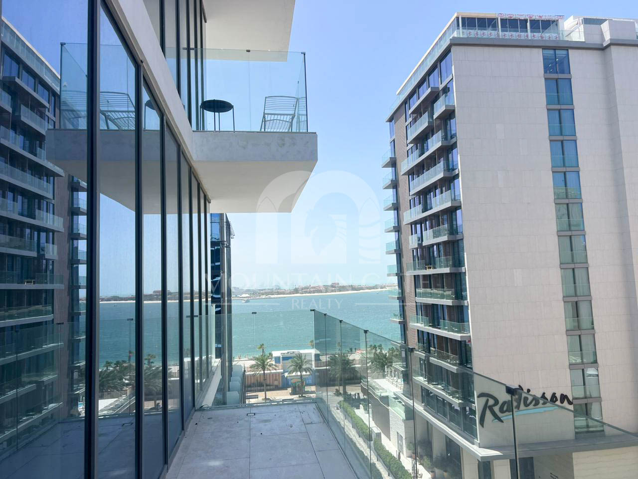 Vacant Fully Furnished Curved Balcony | Sea View 3BR Palm Jumeirah Mountain Gate