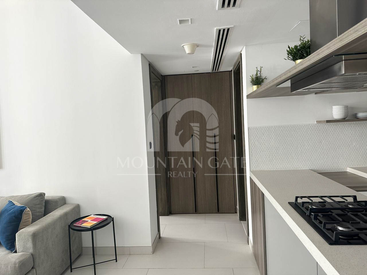West Beach Skyline | Modern Interiors | Ready Now 1BR Palm Jumeirah Mountain Gate