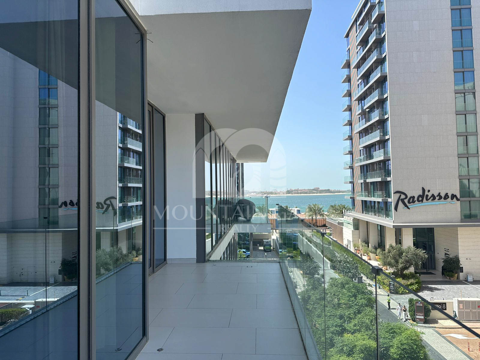 West Beach Skyline | Modern Interiors | Ready Now 1BR Palm Jumeirah Mountain Gate