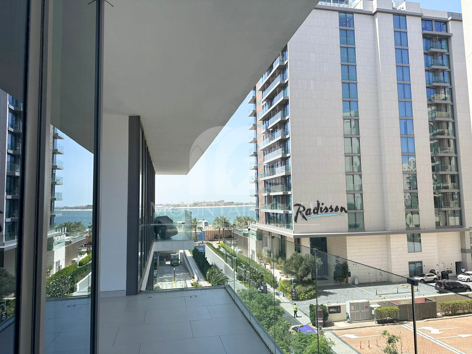 West Beach Skyline | Modern Interiors | Ready Now 1BR Palm Jumeirah Mountain Gate