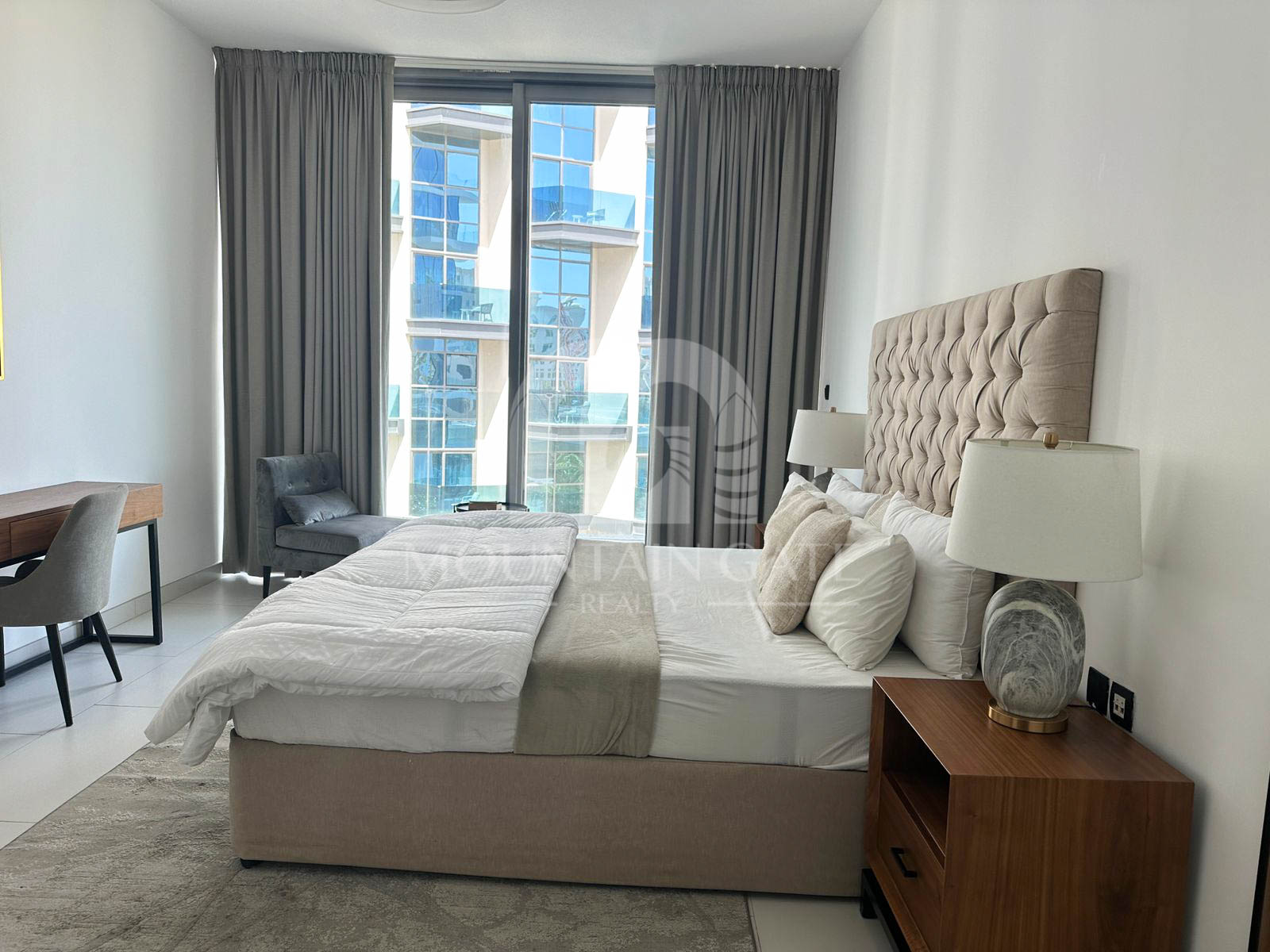 West Beach Skyline | Modern Interiors | Ready Now 1BR Palm Jumeirah Mountain Gate