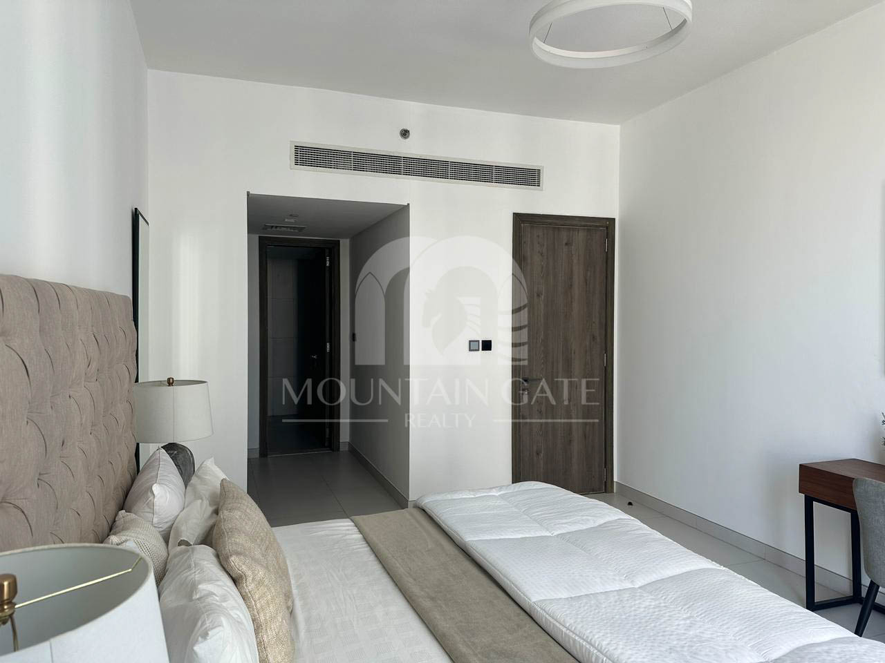 West Beach Skyline | Modern Interiors | Ready Now 1BR Palm Jumeirah Mountain Gate