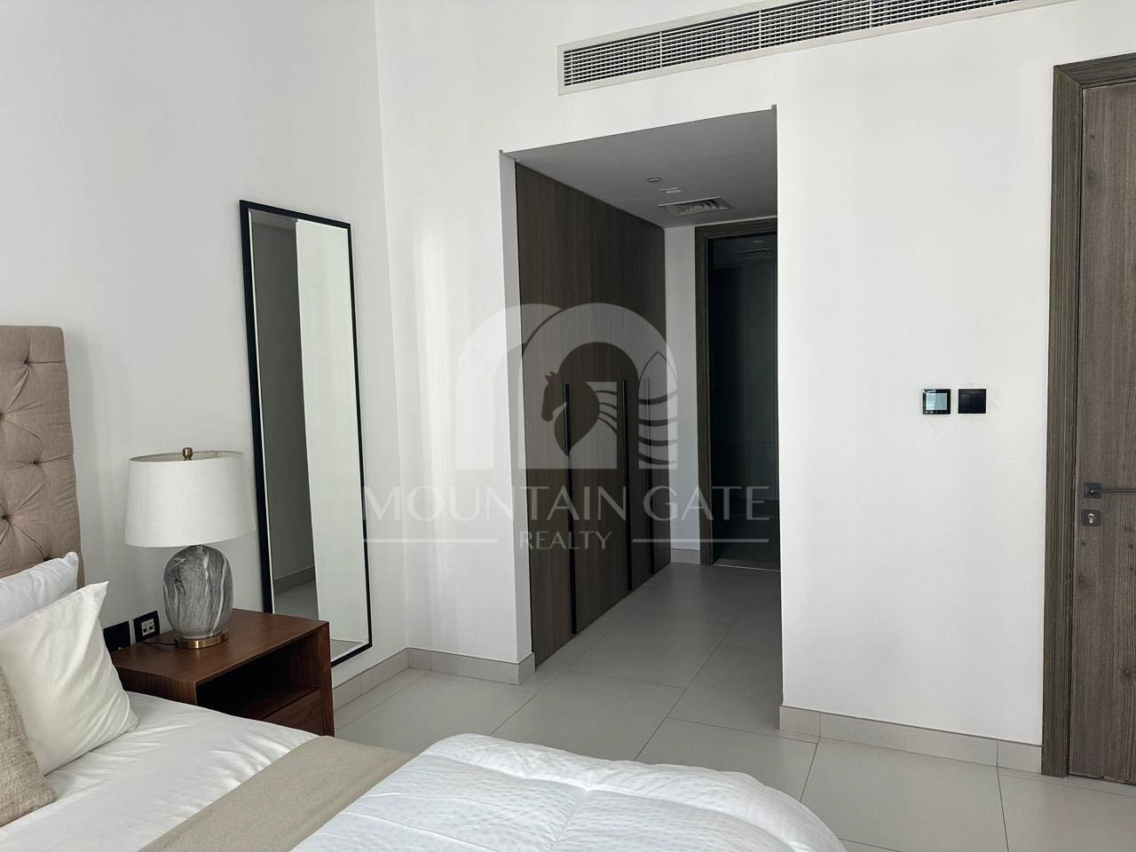 West Beach Skyline | Modern Interiors | Ready Now 1BR Palm Jumeirah Mountain Gate