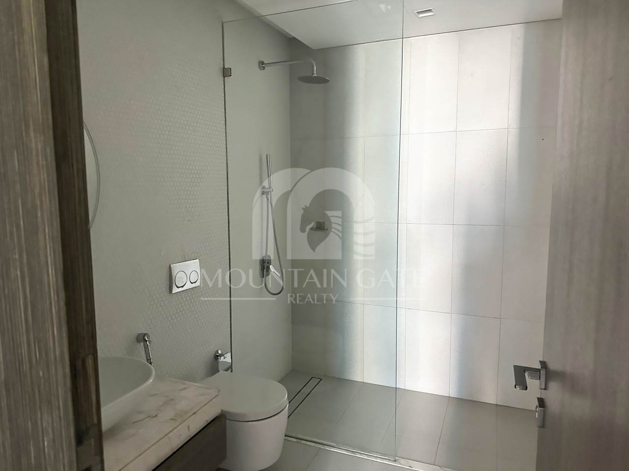 West Beach Skyline | Modern Interiors | Ready Now 1BR Palm Jumeirah Mountain Gate
