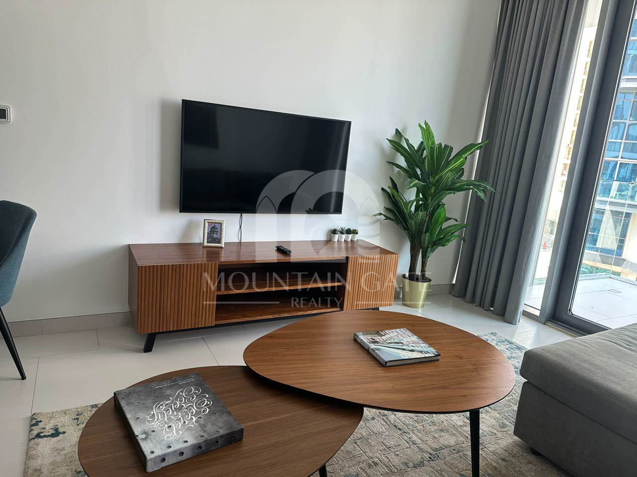 West Beach Skyline | Modern Interiors | Ready Now 1BR Palm Jumeirah Mountain Gate
