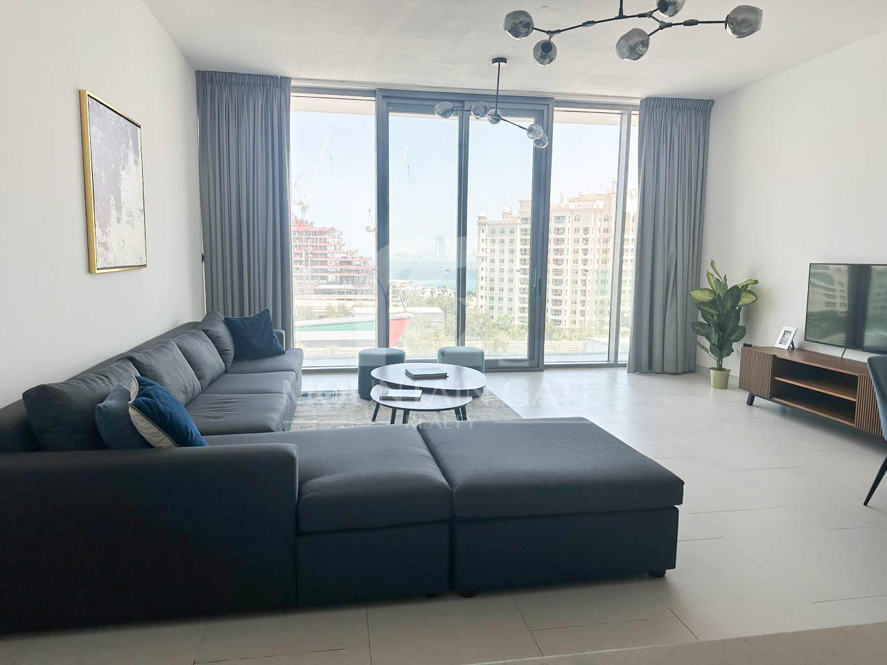 Vacant Fully Furnished Sea View Luxury Living 3BR Palm Jumeirah Mountain Gate
