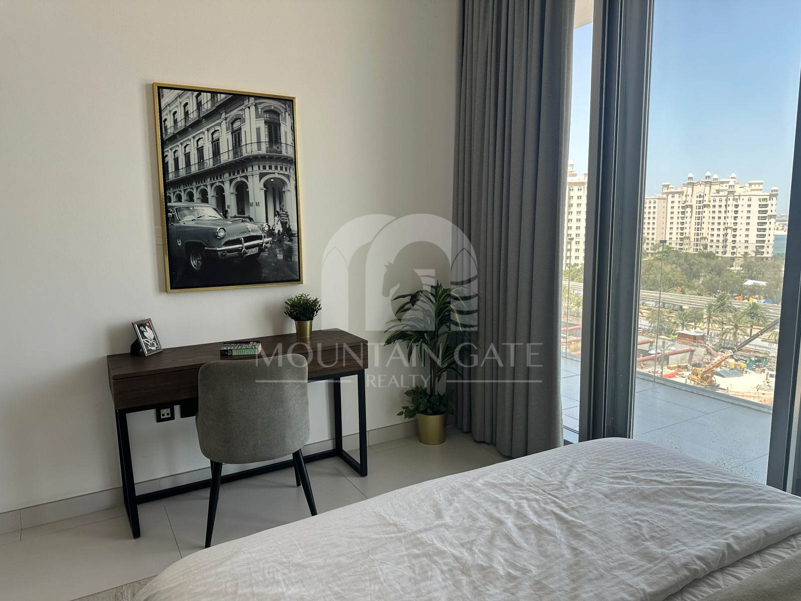 Vacant Fully Furnished Sea View Luxury Living 3BR Palm Jumeirah Mountain Gate
