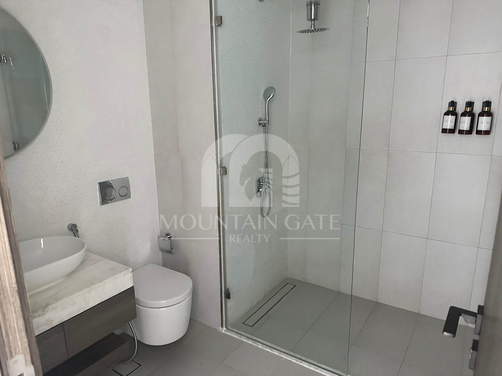 Vacant Fully Furnished Sea View Luxury Living 3BR Palm Jumeirah Mountain Gate