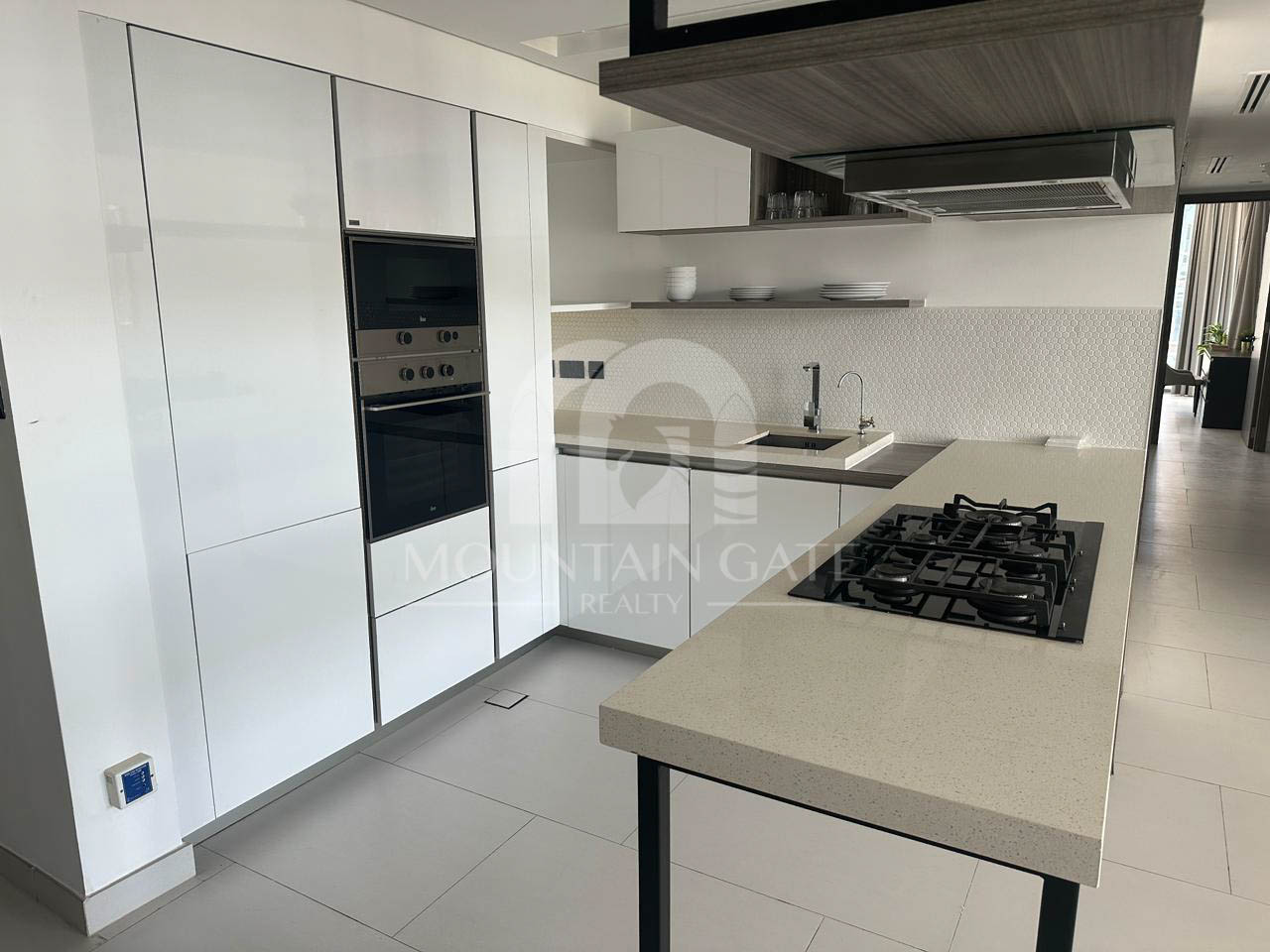 Vacant Fully Furnished Sea View Luxury Living 3BR Palm Jumeirah Mountain Gate