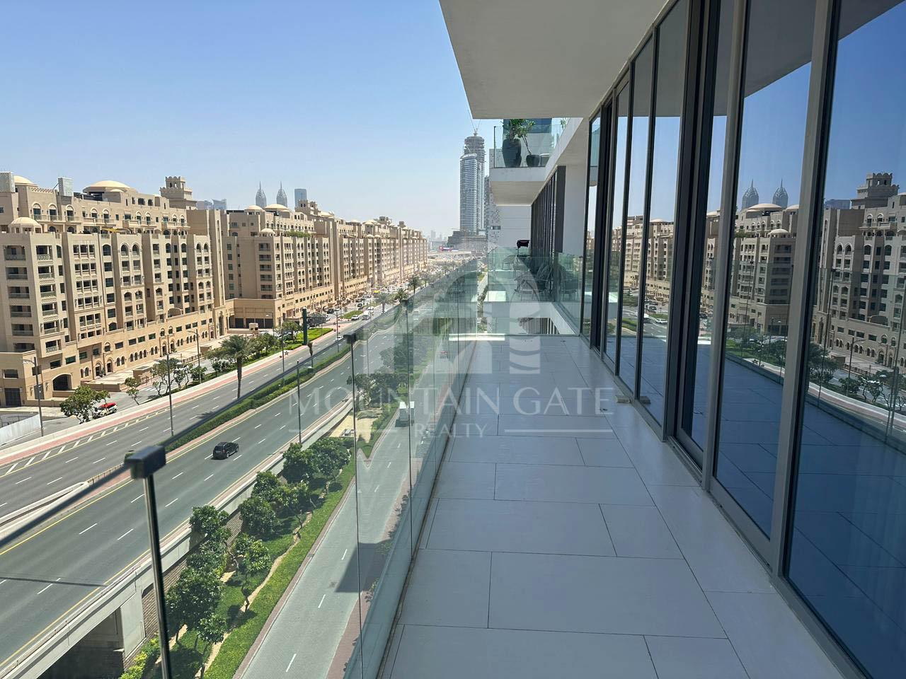 Vacant Fully Furnished Sea View Luxury Living 3BR Palm Jumeirah Mountain Gate