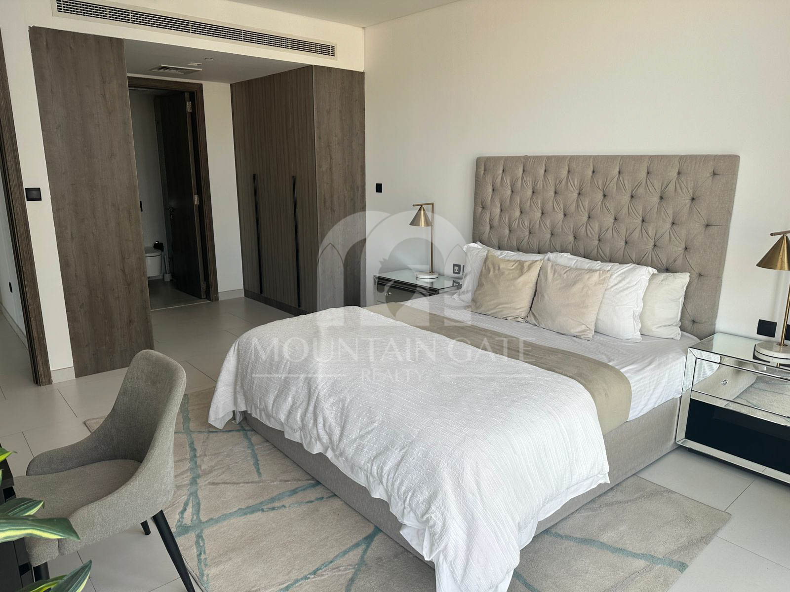 Vacant Fully Furnished Sea View Luxury Living 3BR Palm Jumeirah Mountain Gate