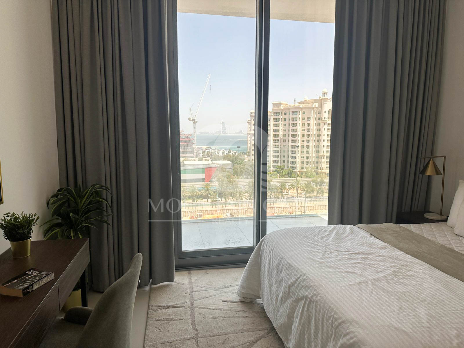 Vacant Fully Furnished Sea View Luxury Living 3BR Palm Jumeirah Mountain Gate