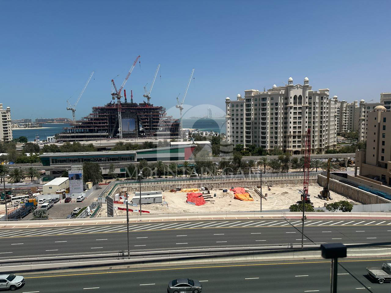 Vacant Fully Furnished Sea View Luxury Living 3BR Palm Jumeirah Mountain Gate