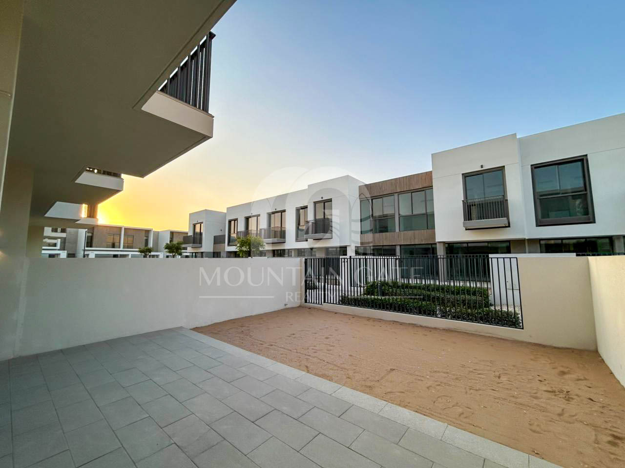 Newly Handed Over | Maids room 3BR Mountain Gate