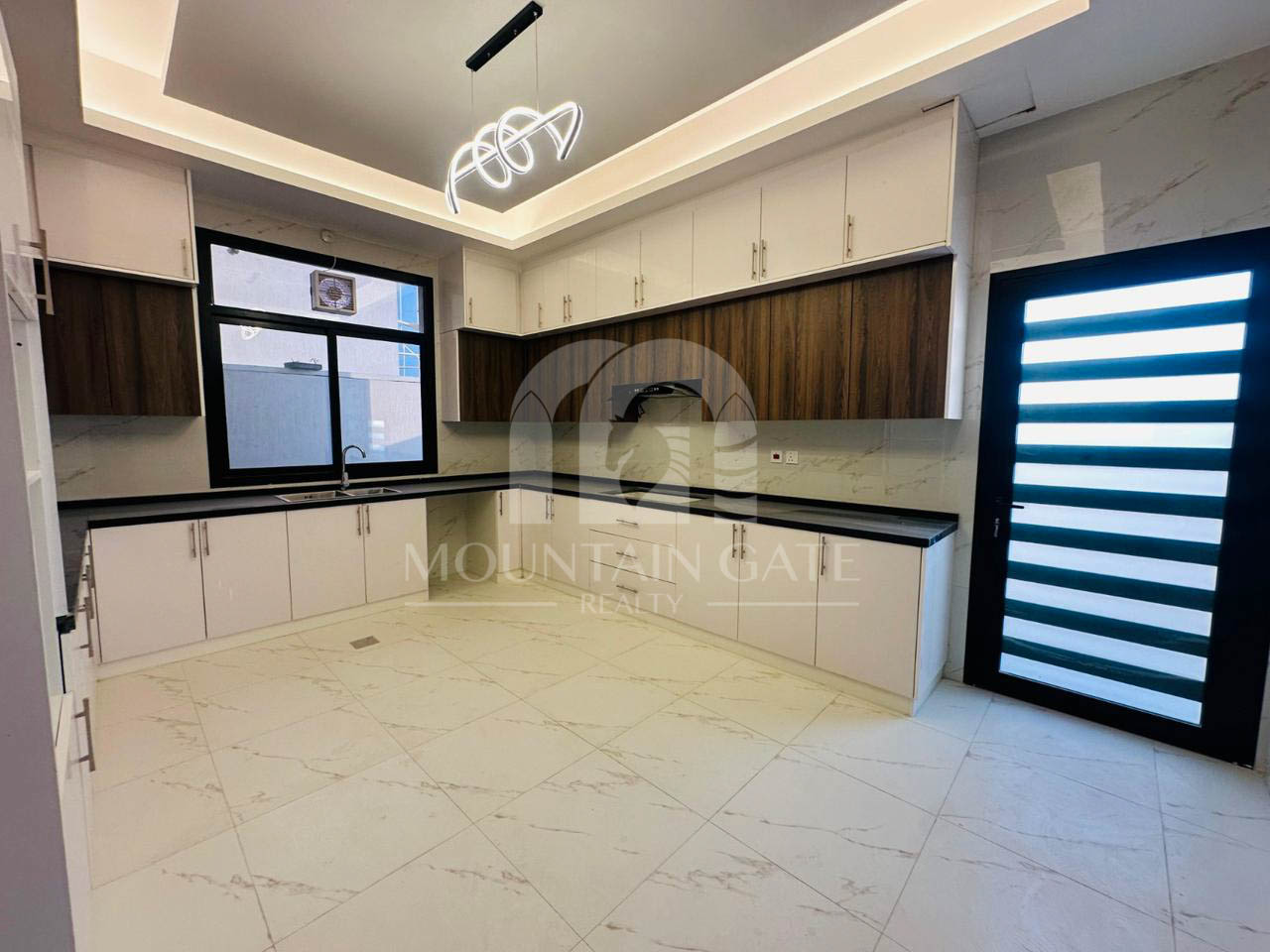 Ready to Move | Stylish Villa | All Fees Included 5BR Al Helio Mountain Gate