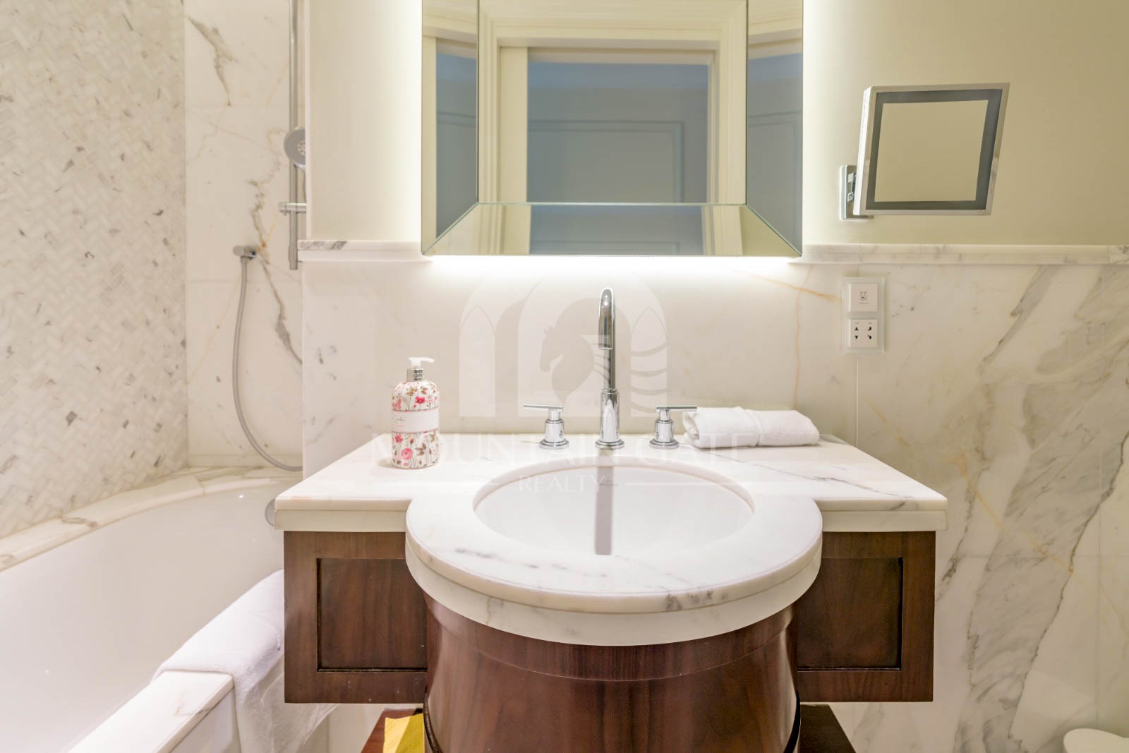 Fully Furnished | 4BR +Maid | Premium Living 4BR Downtown Dubai Mountain Gate