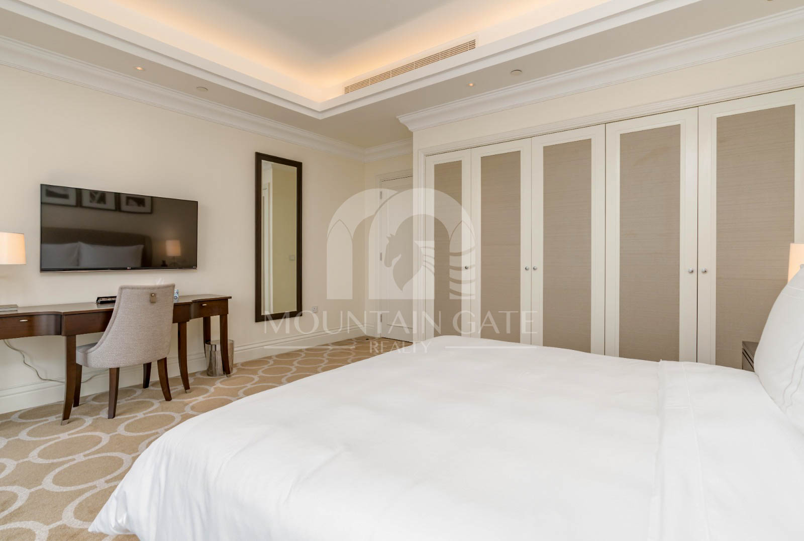 Fully Furnished | 4BR +Maid | Premium Living 4BR Downtown Dubai Mountain Gate