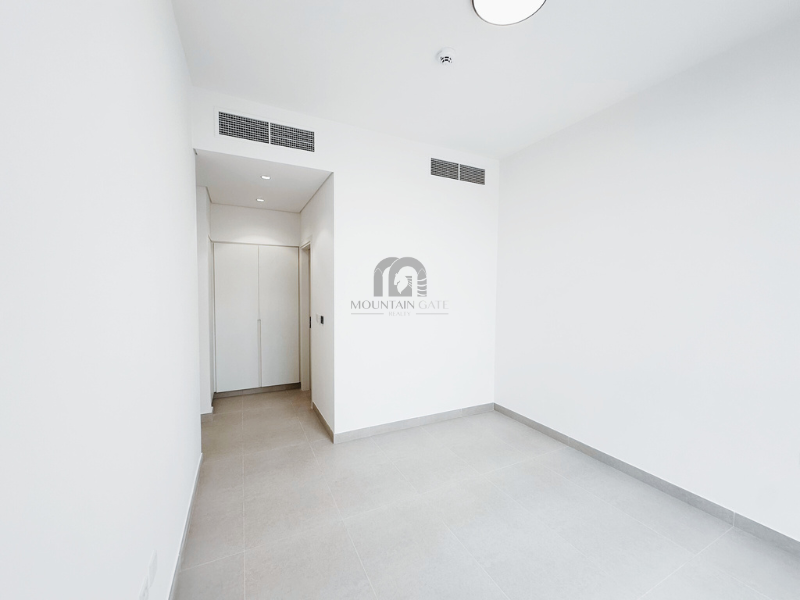 DISTRESS DEAL | Unique location | Freehold 4BR Tilal City Mountain Gate