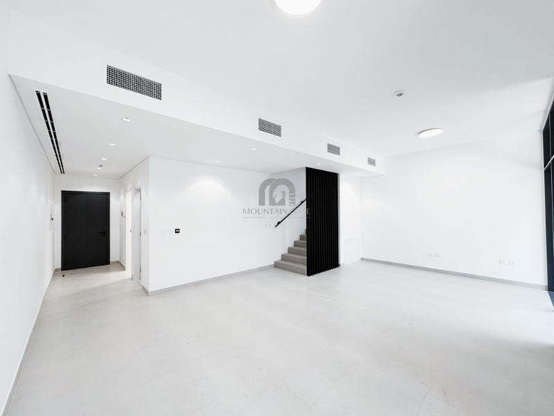 DISTRESS DEAL | Unique location | Freehold 4BR Tilal City Mountain Gate