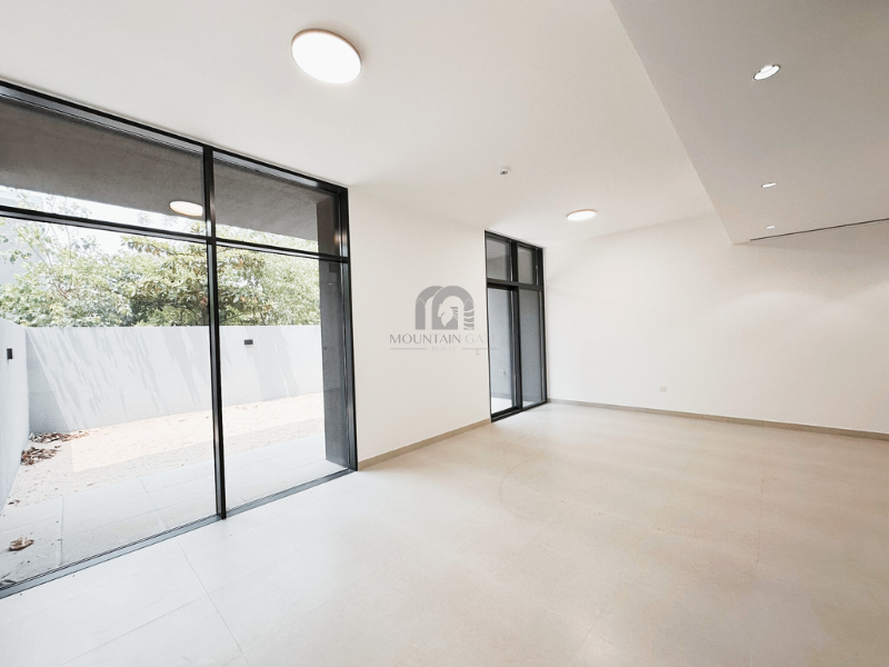 DISTRESS DEAL | Unique location | Freehold 4BR Tilal City Mountain Gate