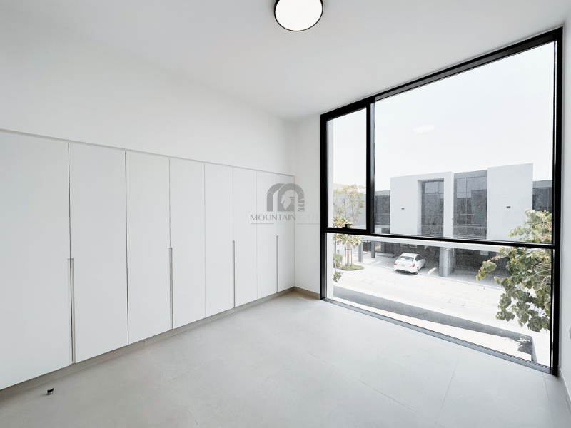 DISTRESS DEAL | Unique location | Freehold 4BR Tilal City Mountain Gate