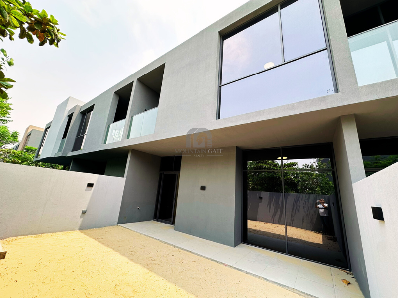 DISTRESS DEAL | Unique location | Freehold 4BR Tilal City Mountain Gate