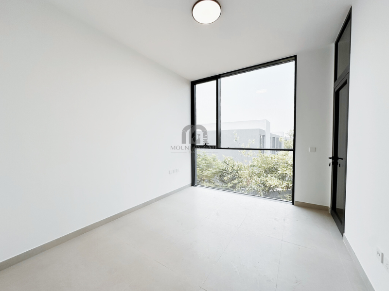 DISTRESS DEAL | Unique location | Freehold 4BR Tilal City Mountain Gate