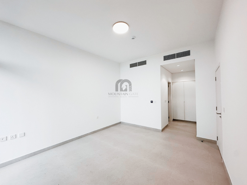 DISTRESS DEAL | Unique location | Freehold 4BR Tilal City Mountain Gate