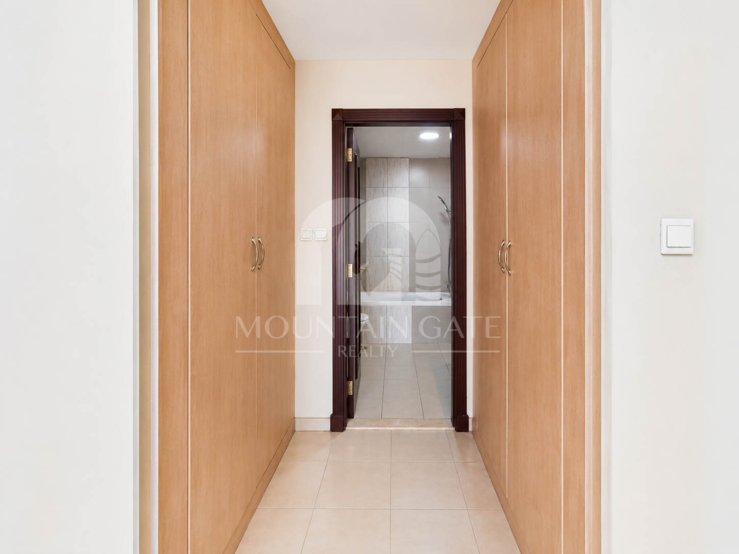 Prime DIP | Vastu 2BR+Maid | Great Return 2BR Dubai Investment Park (DIP) Mountain Gate