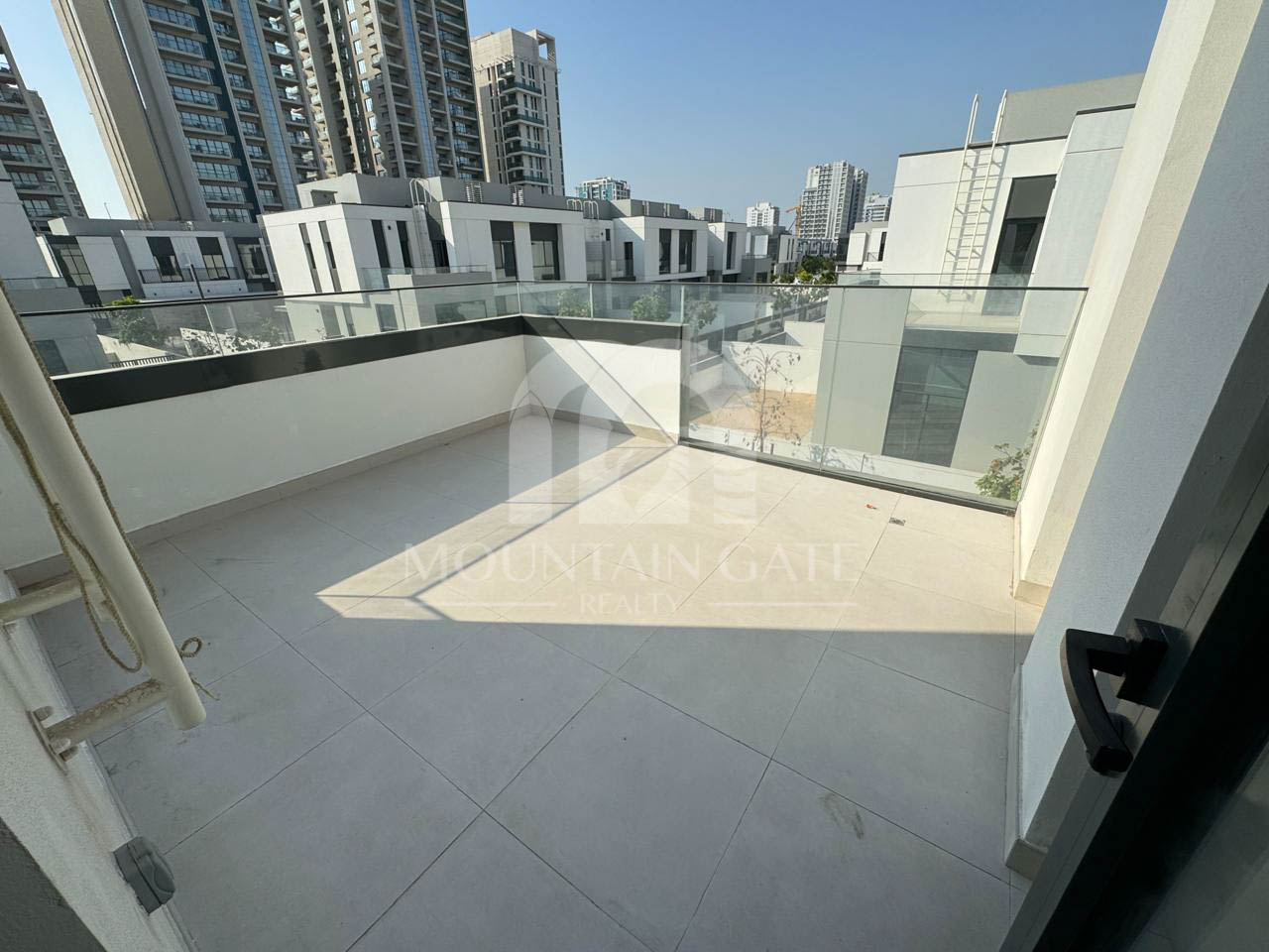 Park View, Corner Unit and Large Plot Landscaped 4BR Al Furjan Mountain Gate