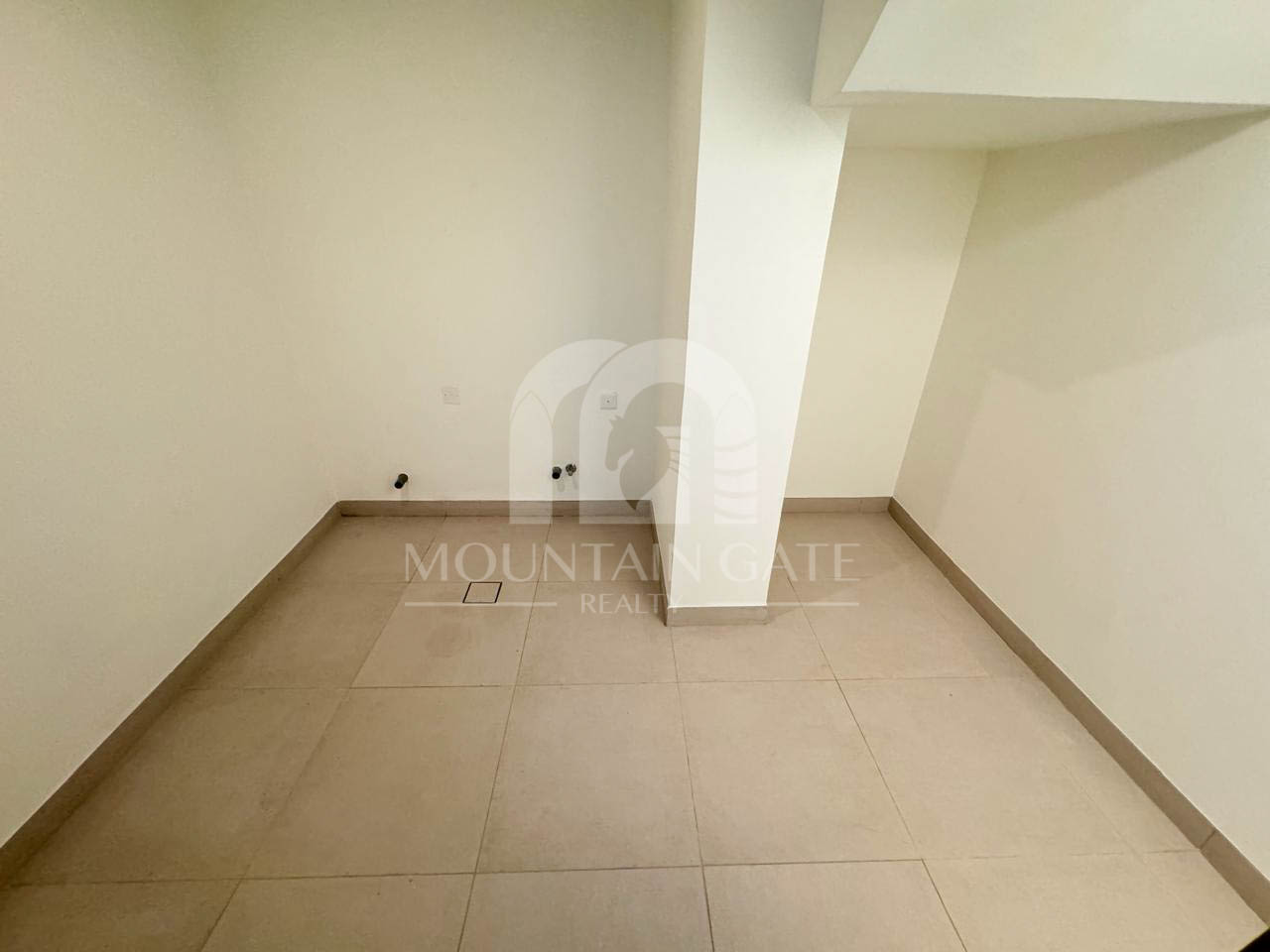 Park View, Corner Unit and Large Plot Landscaped 4BR Al Furjan Mountain Gate