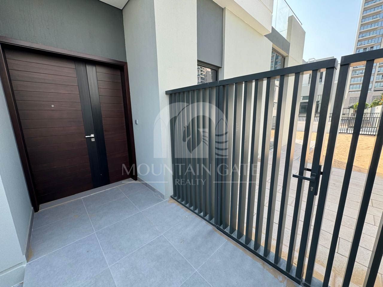 Park View, Corner Unit and Large Plot Landscaped 4BR Al Furjan Mountain Gate