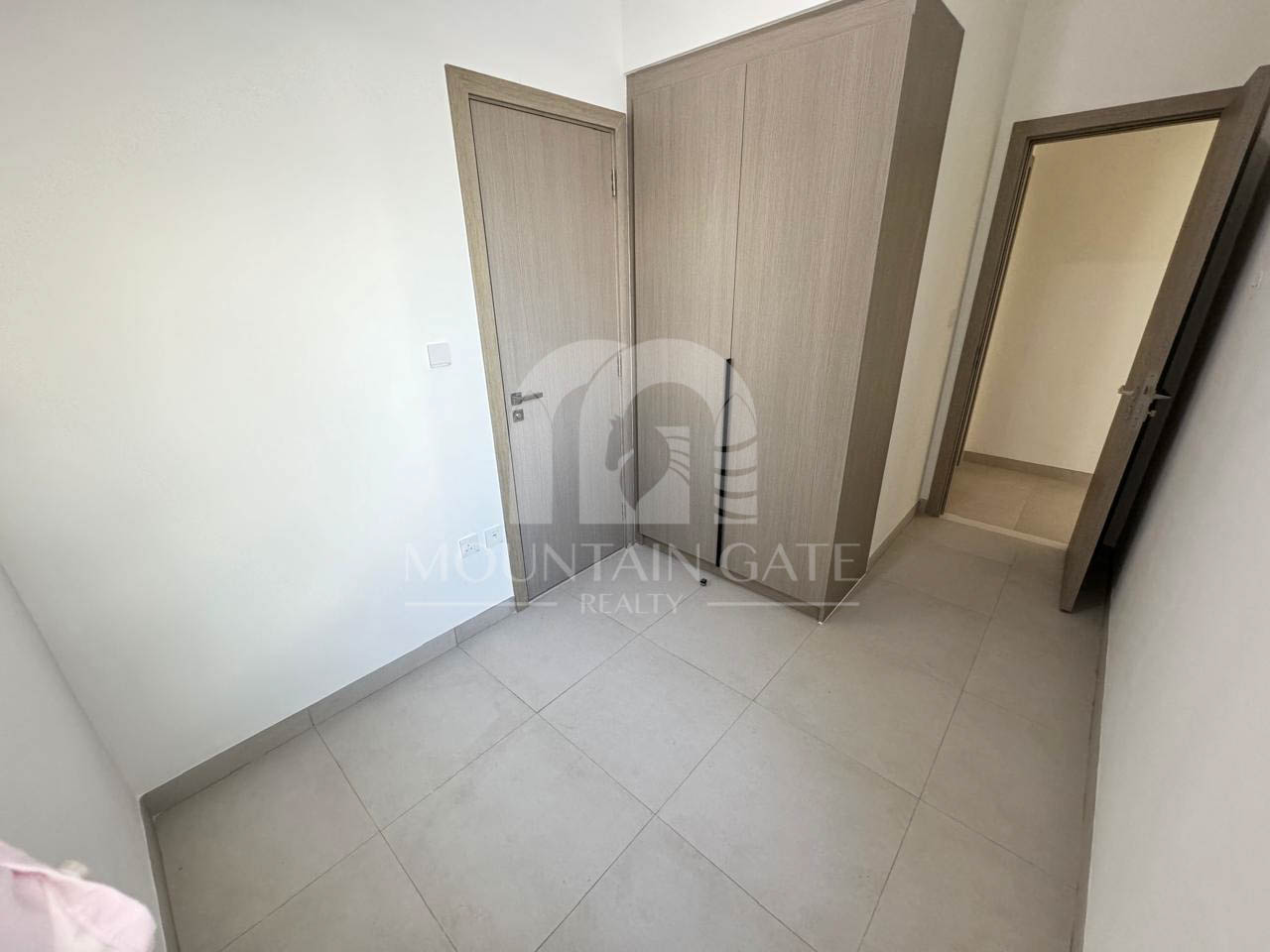 Park View, Corner Unit and Large Plot Landscaped 4BR Al Furjan Mountain Gate
