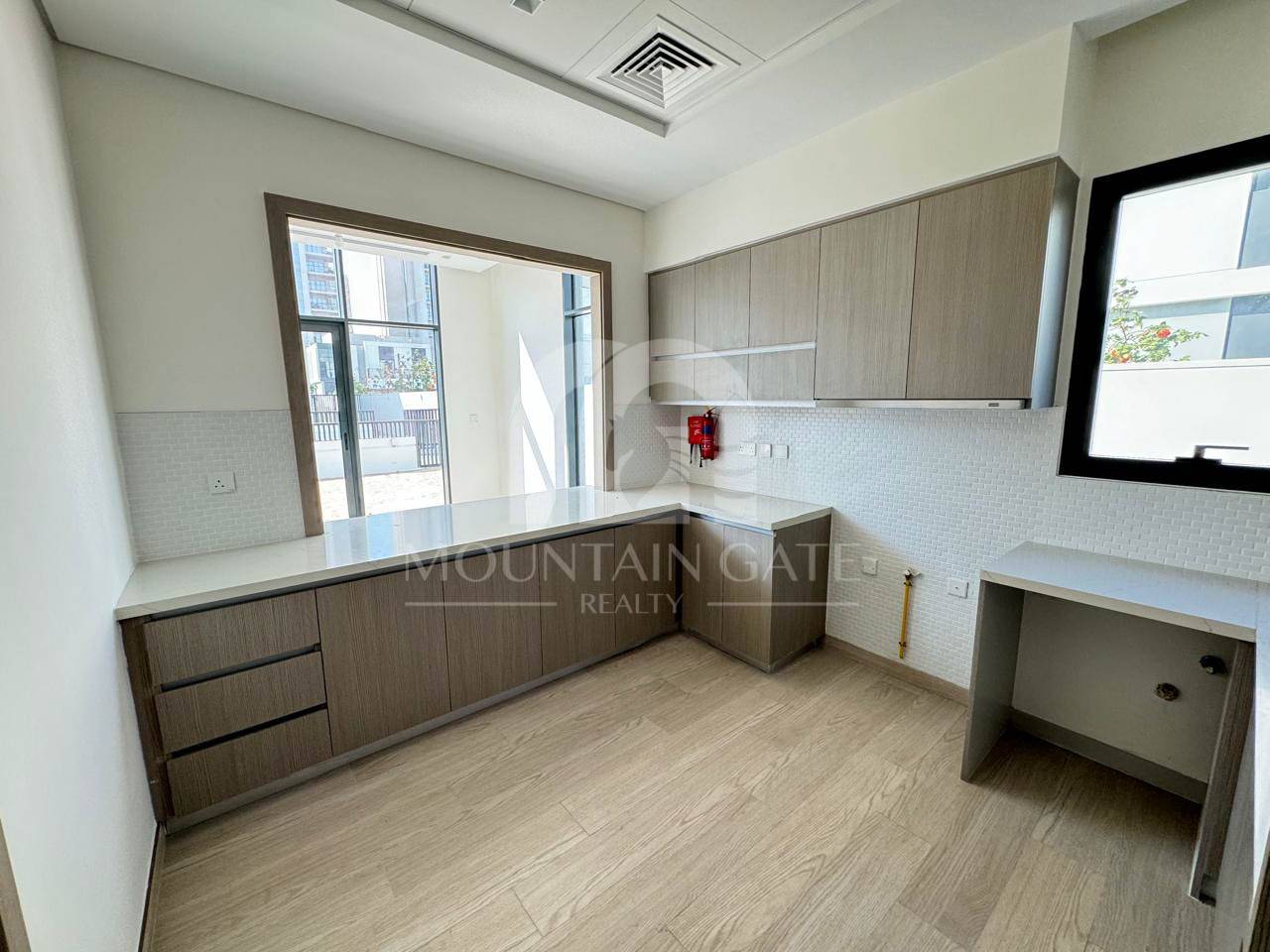 Park View, Corner Unit and Large Plot Landscaped 4BR Al Furjan Mountain Gate