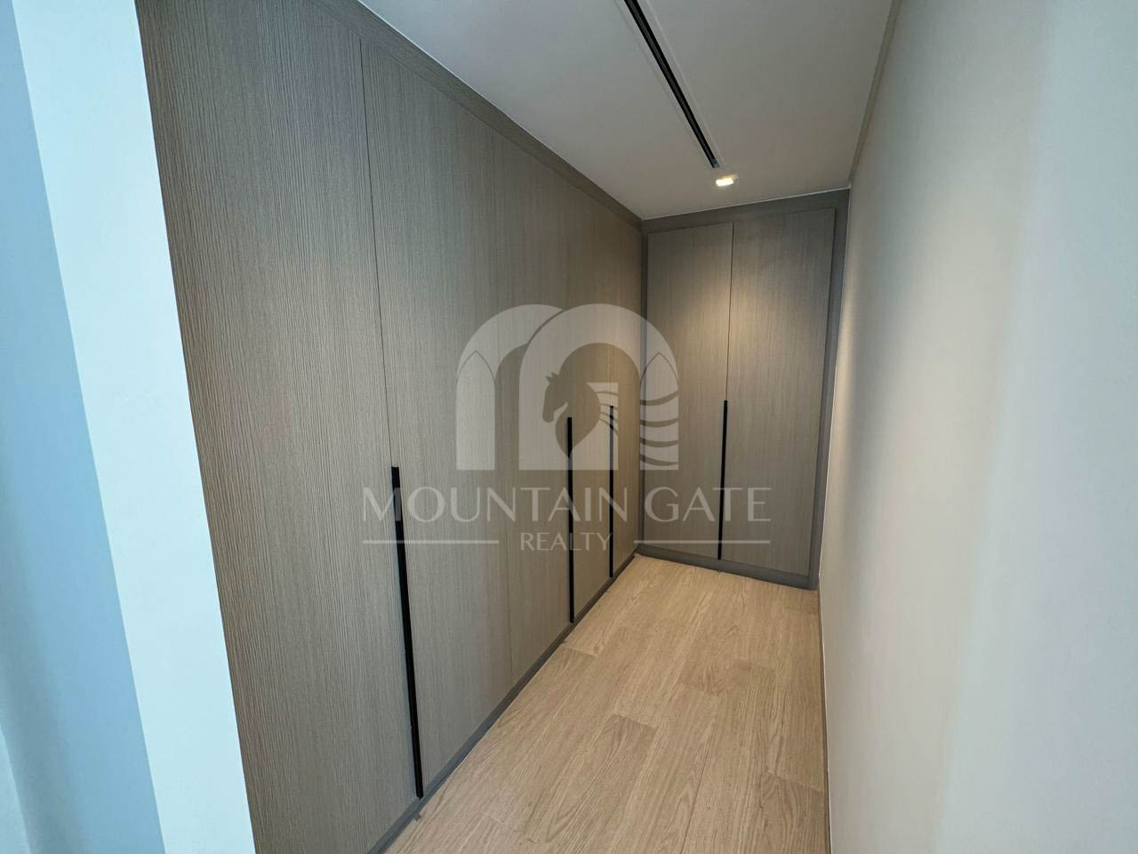 Park View, Corner Unit and Large Plot Landscaped 4BR Al Furjan Mountain Gate