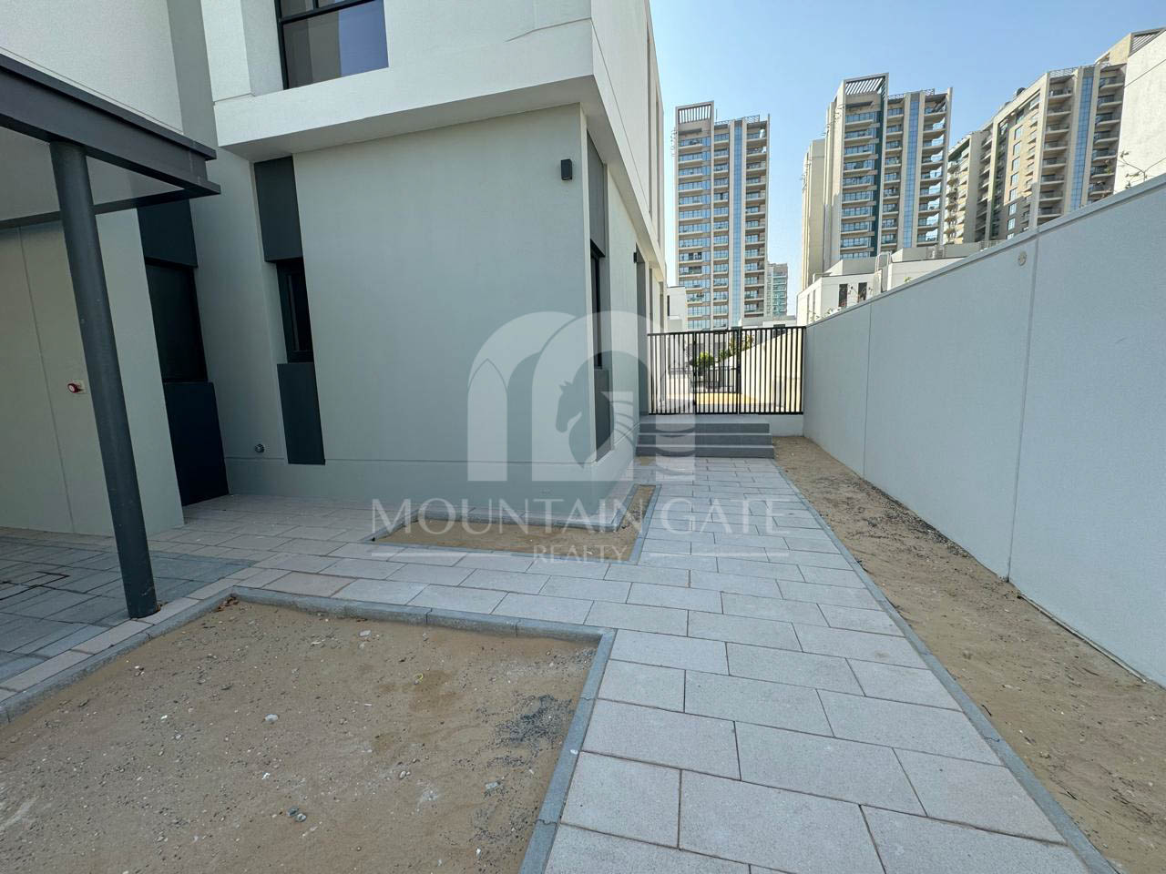 Park View, Corner Unit and Large Plot Landscaped 4BR Al Furjan Mountain Gate