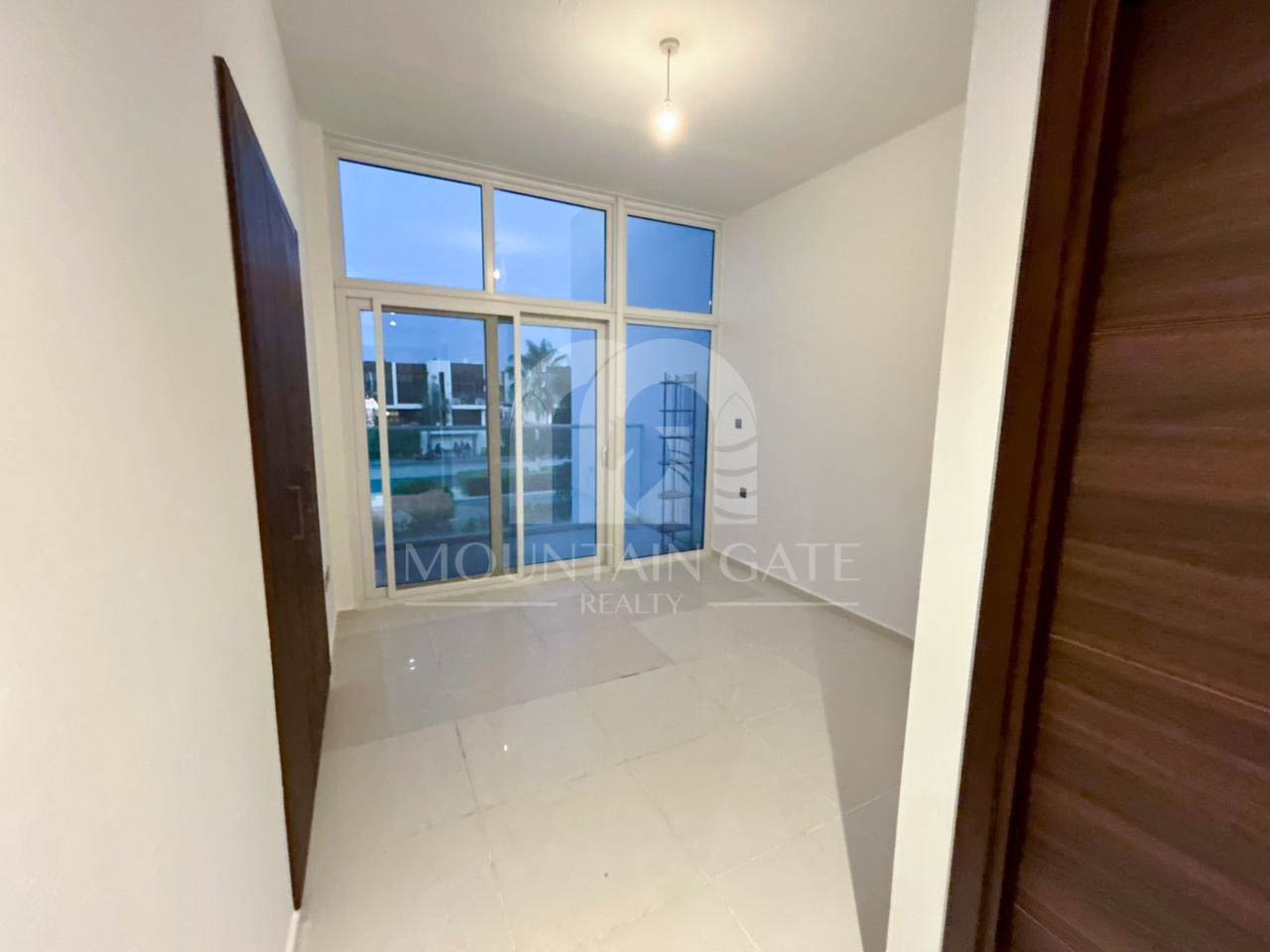 Vacant | Single Row | Community view | XU4BB 4BR Damac Hills 2 Mountain Gate