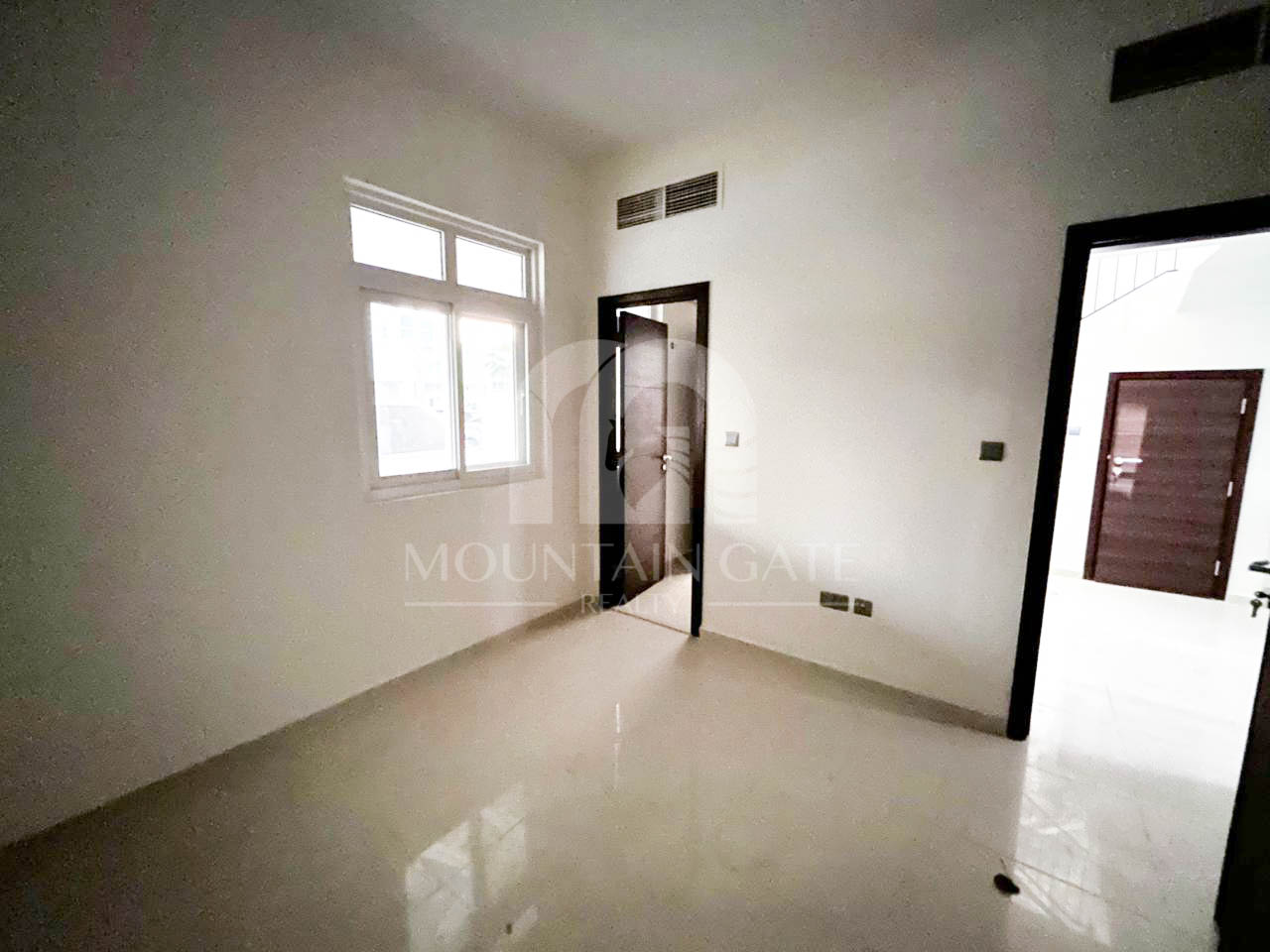 Vacant | Single Row | Community view | XU4BB 4BR Damac Hills 2 Mountain Gate