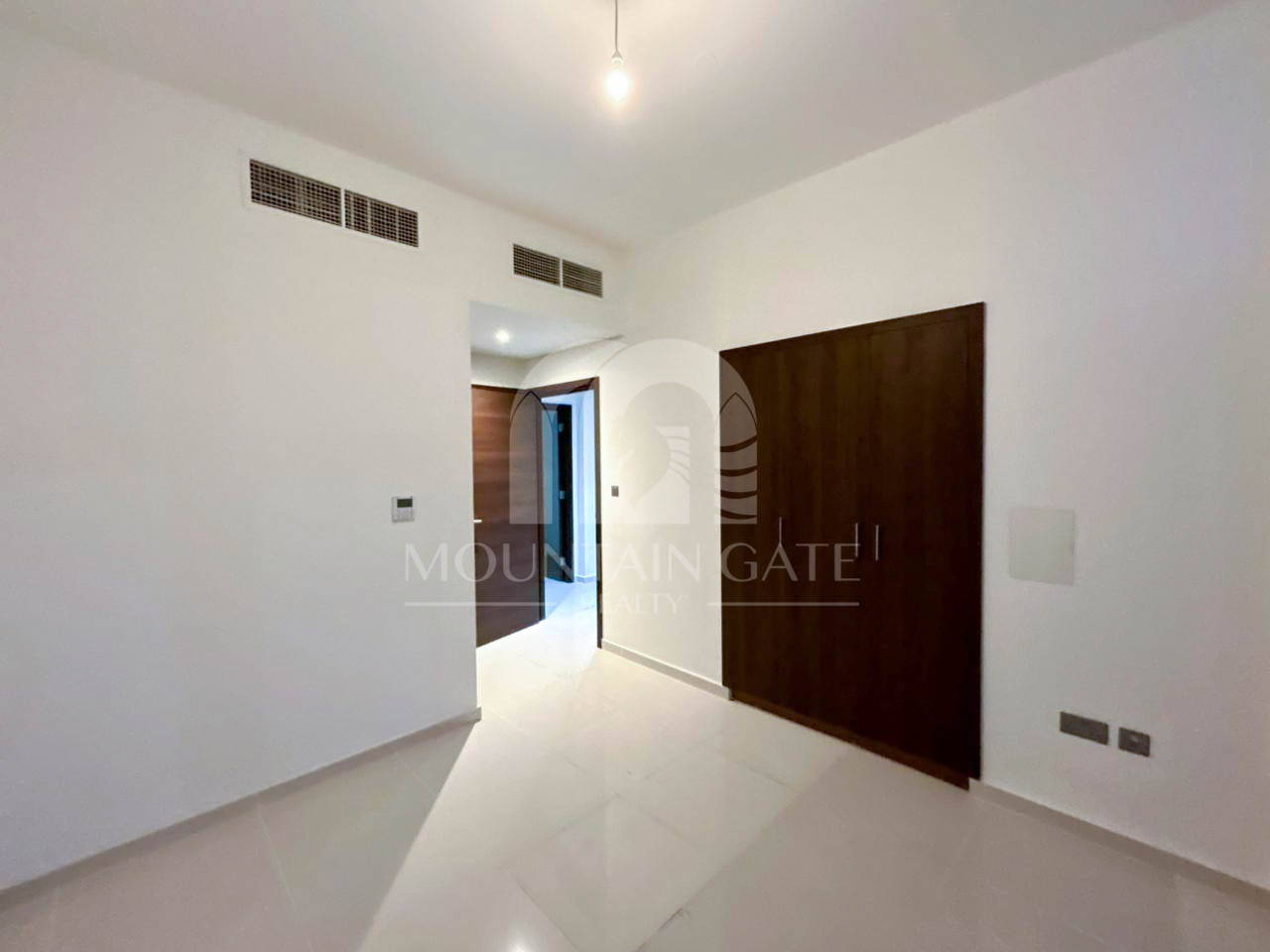 Vacant | Single Row | Community view | XU4BB 4BR Damac Hills 2 Mountain Gate