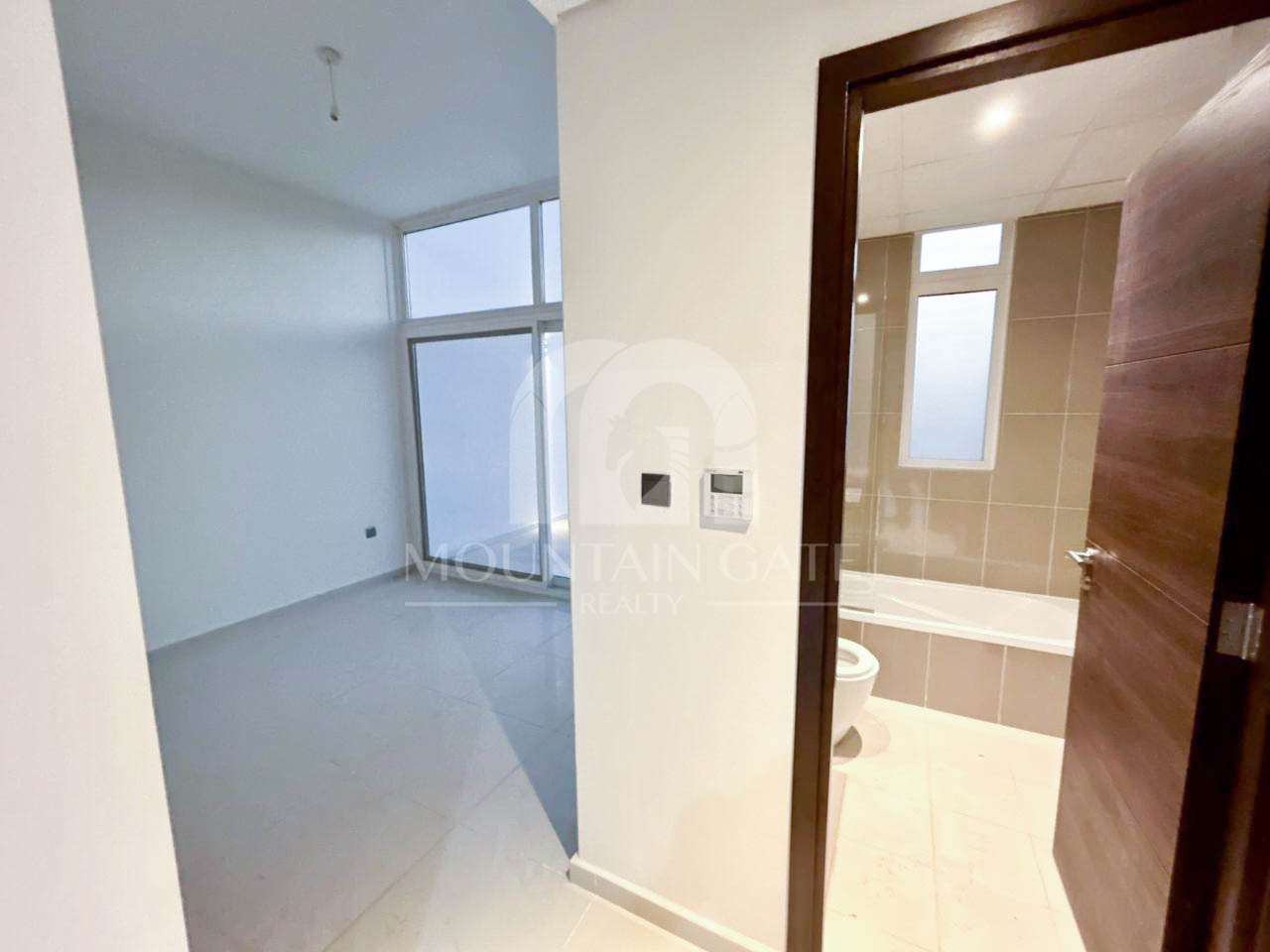 Vacant | Single Row | Community view | XU4BB 4BR Damac Hills 2 Mountain Gate