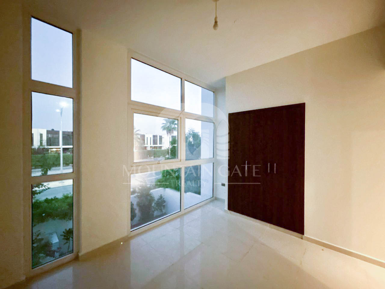 Vacant | Single Row | Community view | XU4BB 4BR Damac Hills 2 Mountain Gate