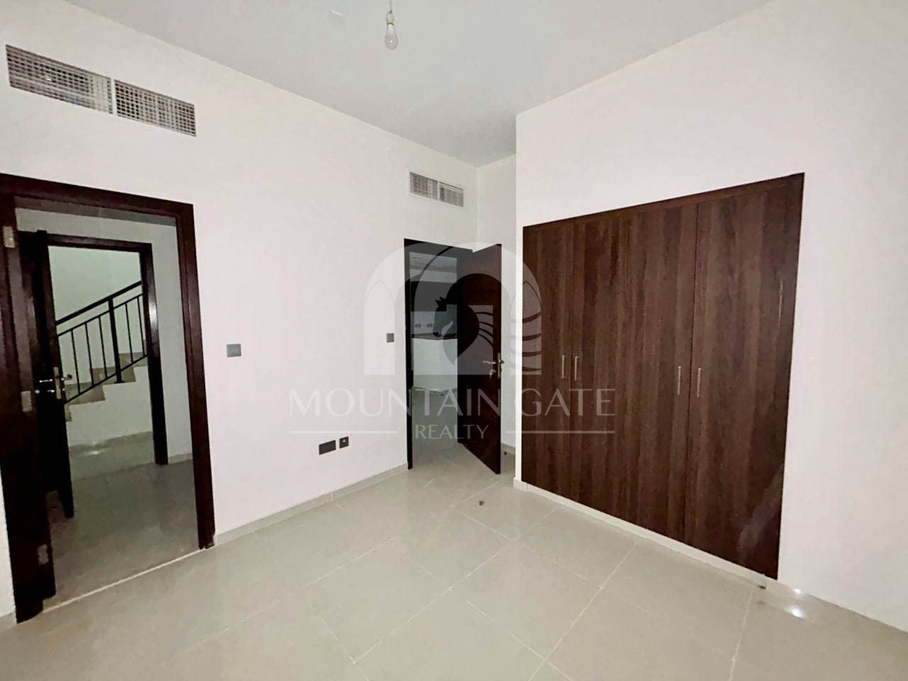 Vacant | Single Row | Community view | XU4BB 4BR Damac Hills 2 Mountain Gate